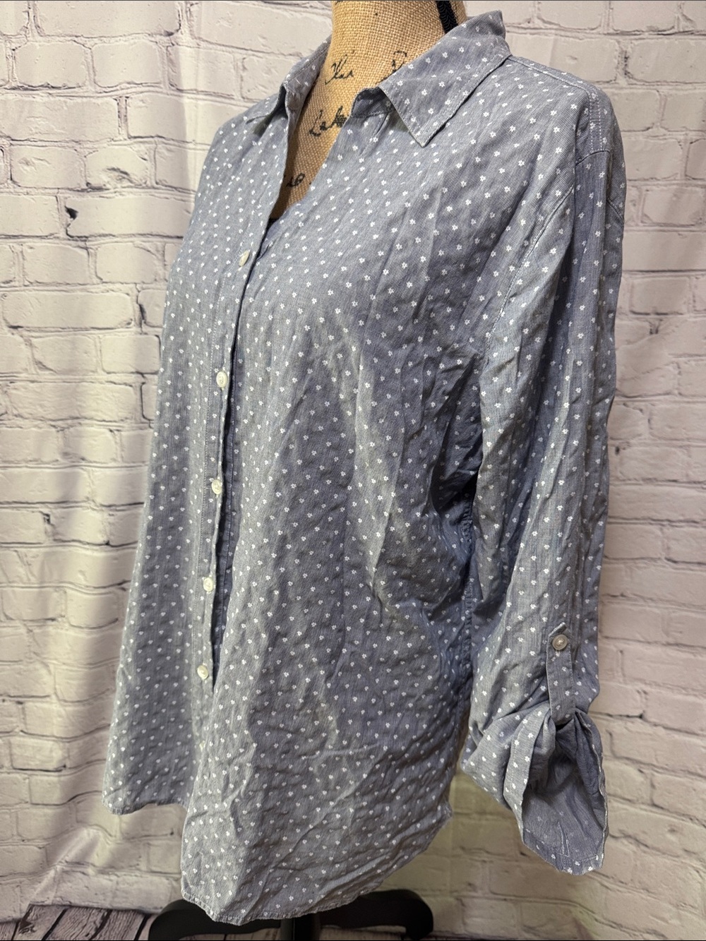 EUC Chico's 3 Gray Blue Button-Down White Micro Flower/Design Print tab sleeve